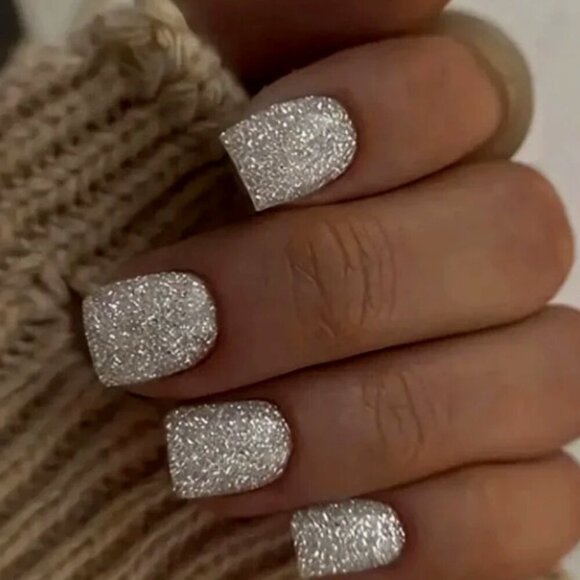 Women's Girls 24 pcs Nail Kit - Silver Glitter Press On Nails - Short Square - Picture 1 of 5